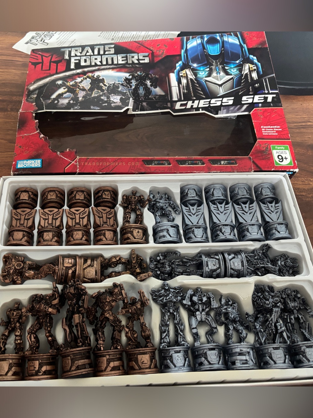 TRANSFORMERS V.S. DECEPTICONS Chess Set 2007 Hasbro Parker Brothers Paramount